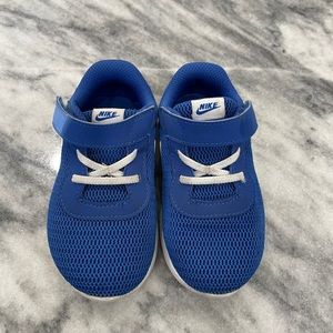 Children’s size 6 WIDE Nike Tanjun running shoes